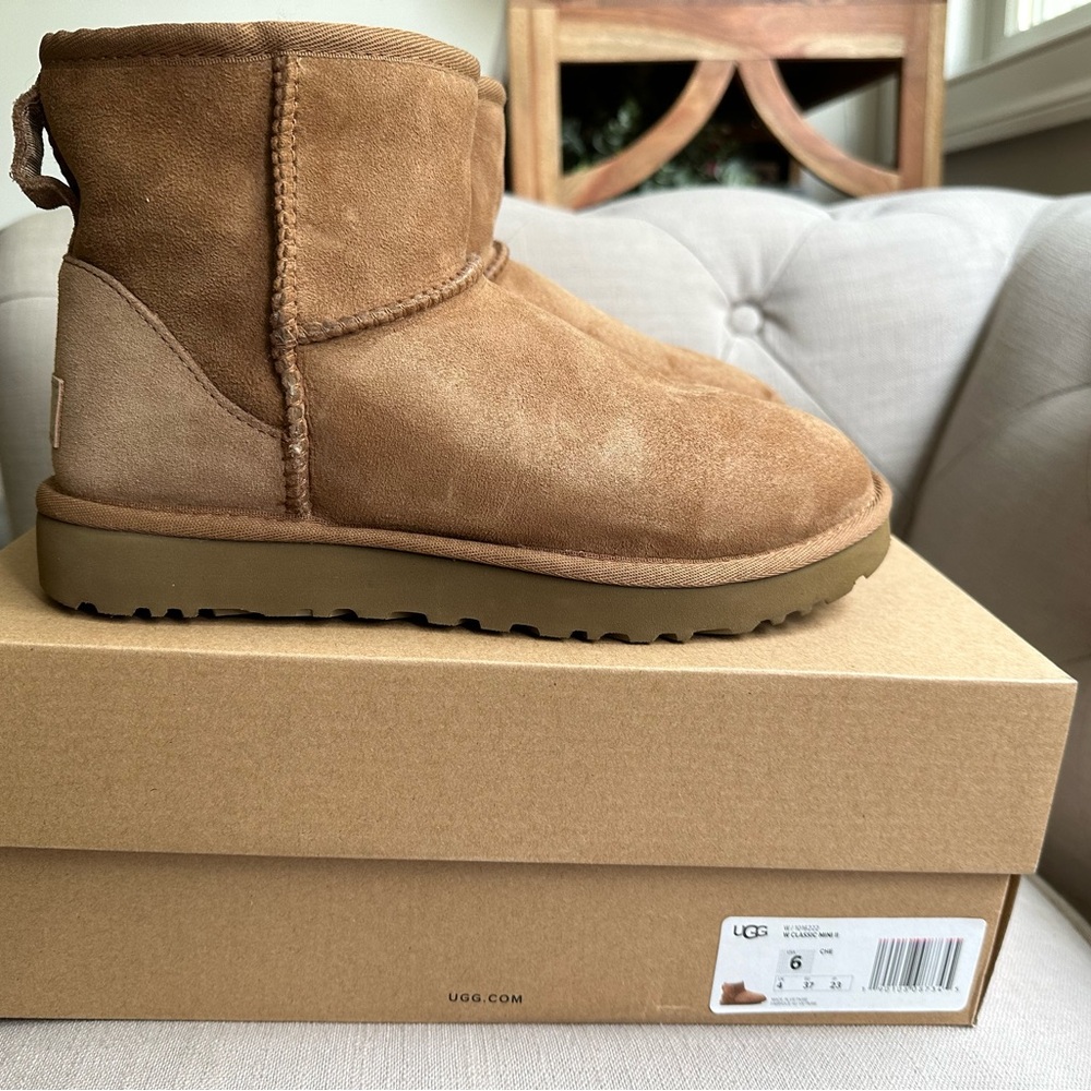 NWT and box Ugg Classic Mjni 2 women’s boot